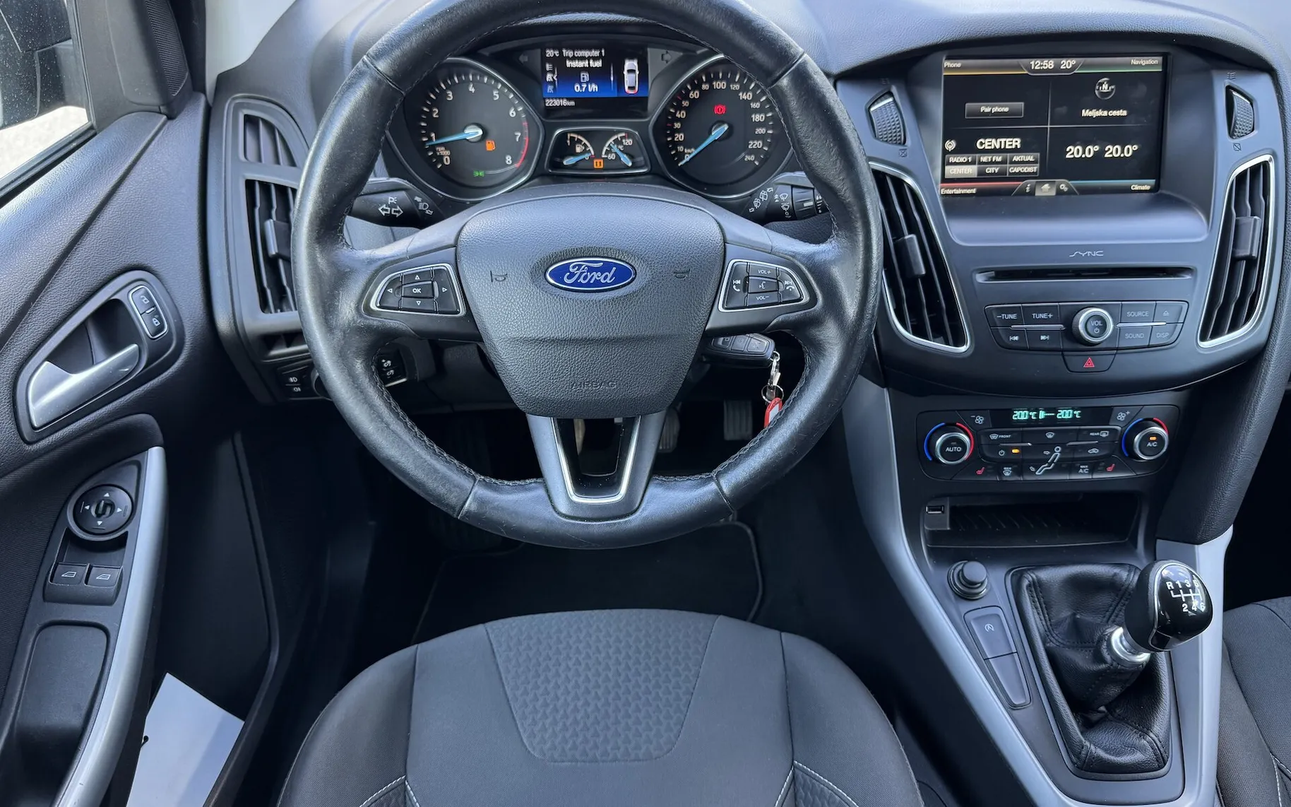 Zunanja slika - Ford Focus - Karavan 1.0 EcoBoost TREND 125KM NAVI ZIMSKI PAKET - 14