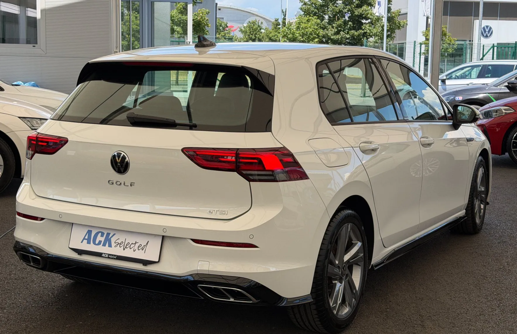 Zunanja slika - Volkswagen Golf - R-Line 1.5 eTSI R-Line DSG - 4