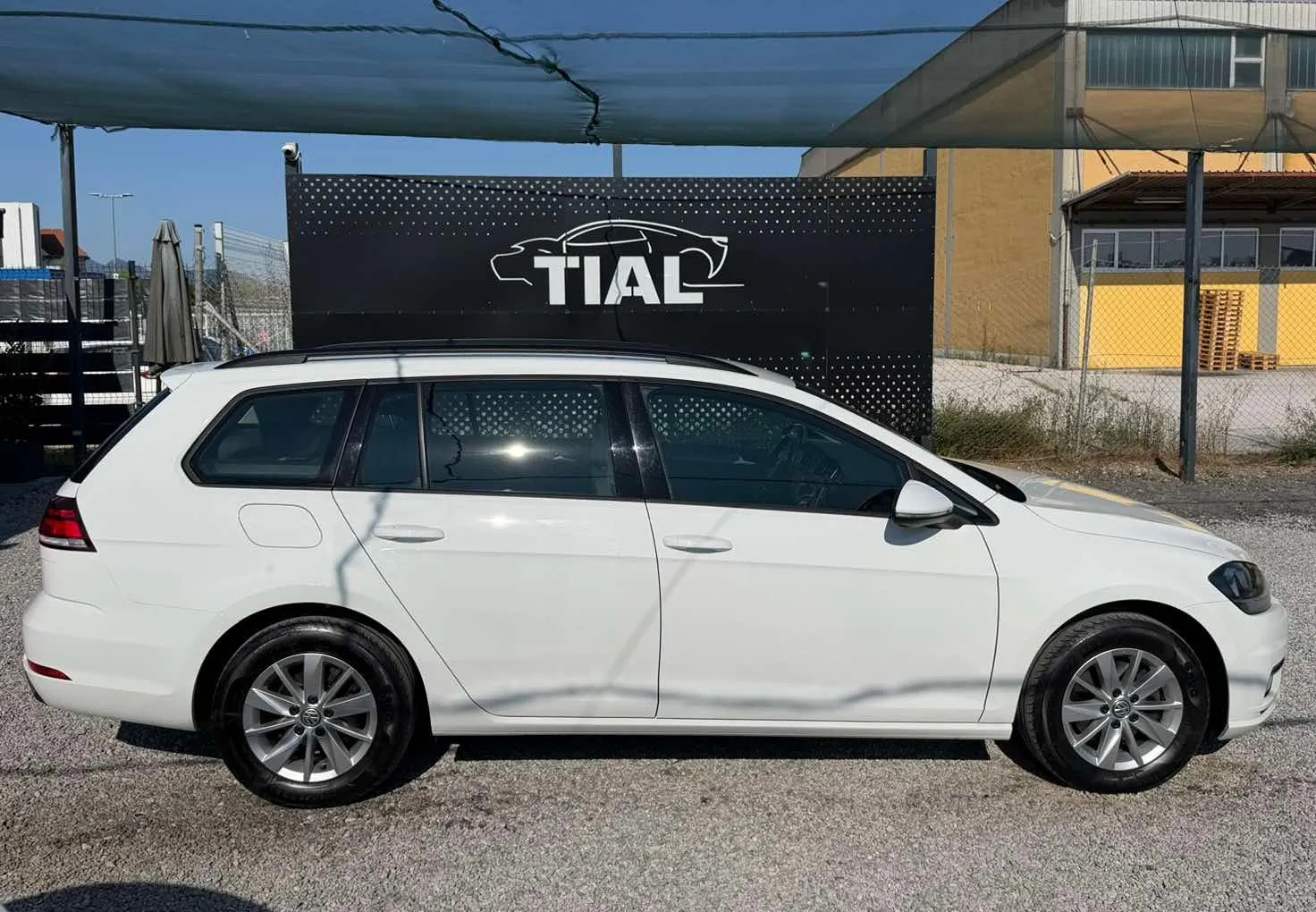 Zunanja slika - Volkswagen Golf - Variant 1.6 TDI AKTIVNI TEMP.-2X PDC-OPRAVLJEN VELIK SERV. - 5