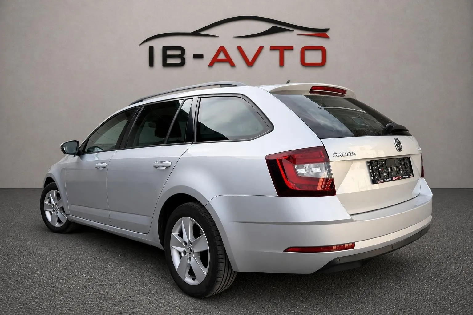 Zunanja slika - Škoda Octavia - Combi 1.6 TDI DSG - 4