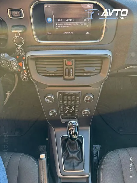 Notranja slika - Volvo V40 - Cross Country 5vr. 110 kW leto prve registracije 2018 - 5