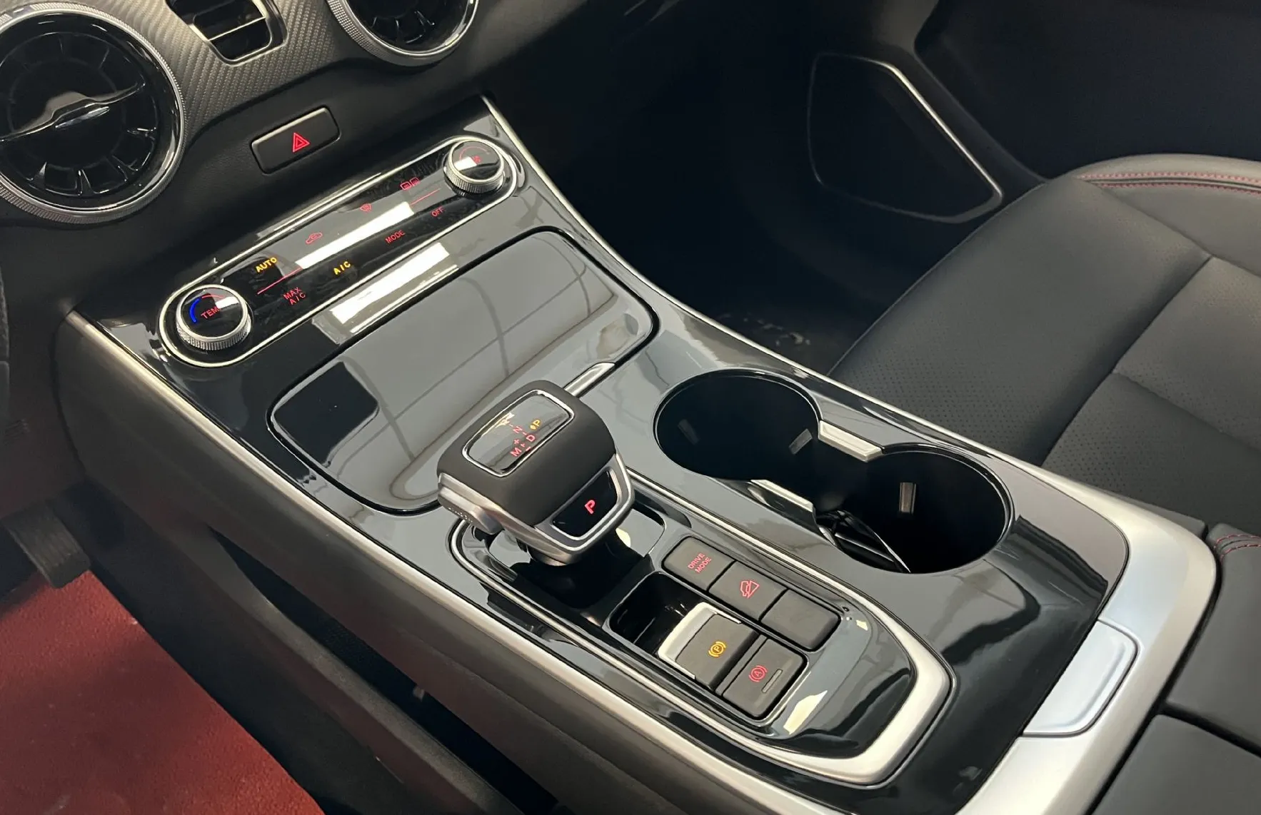 Zunanja slika - Forthing Forthing T5 EVO - T5 Evo 1.5 T-GDI LUXURY - NA ZALOGI - my 2025 - - 12