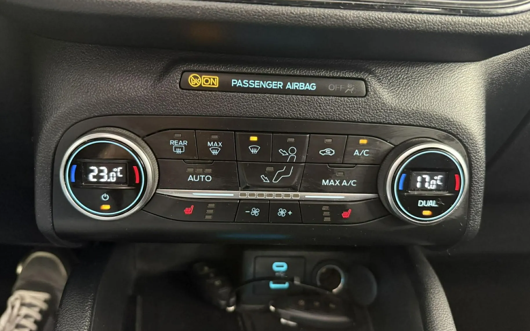 Notranja slika - Ford Kuga - 2.5 Duratec PHEV ST-Line X.NEMŠKI+4ALU.ACC.KAMERA - 20