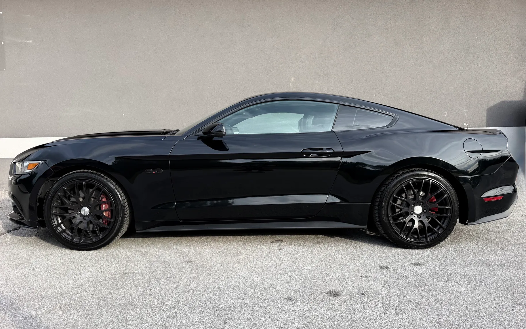 Zunanja slika - Ford Mustang - 2.3 EcoBoost 2.LASTNIK ACC HLAJENJE SED. ALU 19 - 2