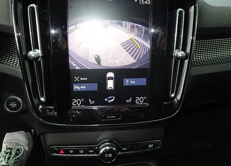 Zunanja slika - Volvo XC40 - D3 A AWD R-Design ODLIČNO OHRANJEN - 7