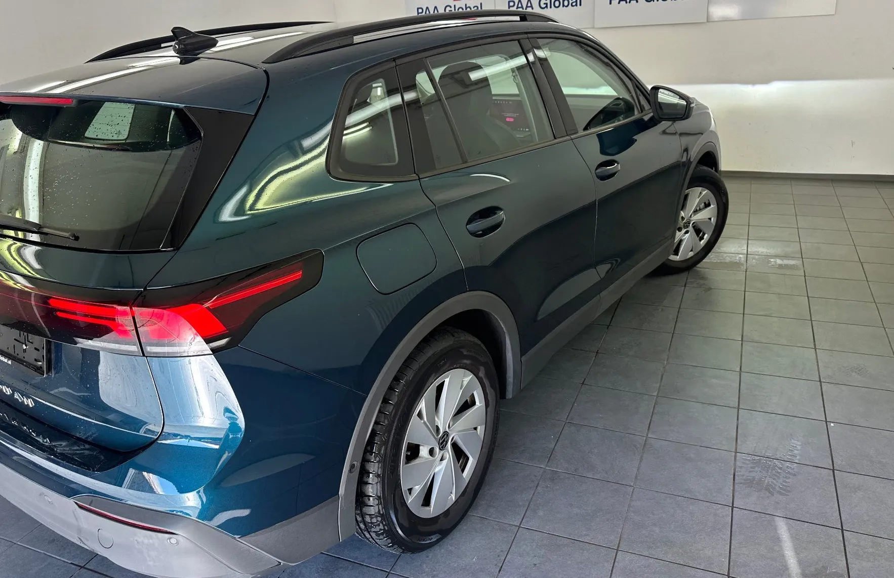 Zunanja slika - Volkswagen Tiguan - 2.0 TDI DSG Life 110kW.KAMERA.LED.ACC.2025.TOP - 10