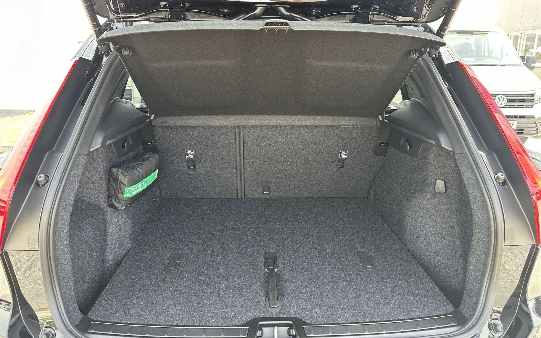 Notranja slika - Volvo XC40 - B3 P Core Avt. - 12