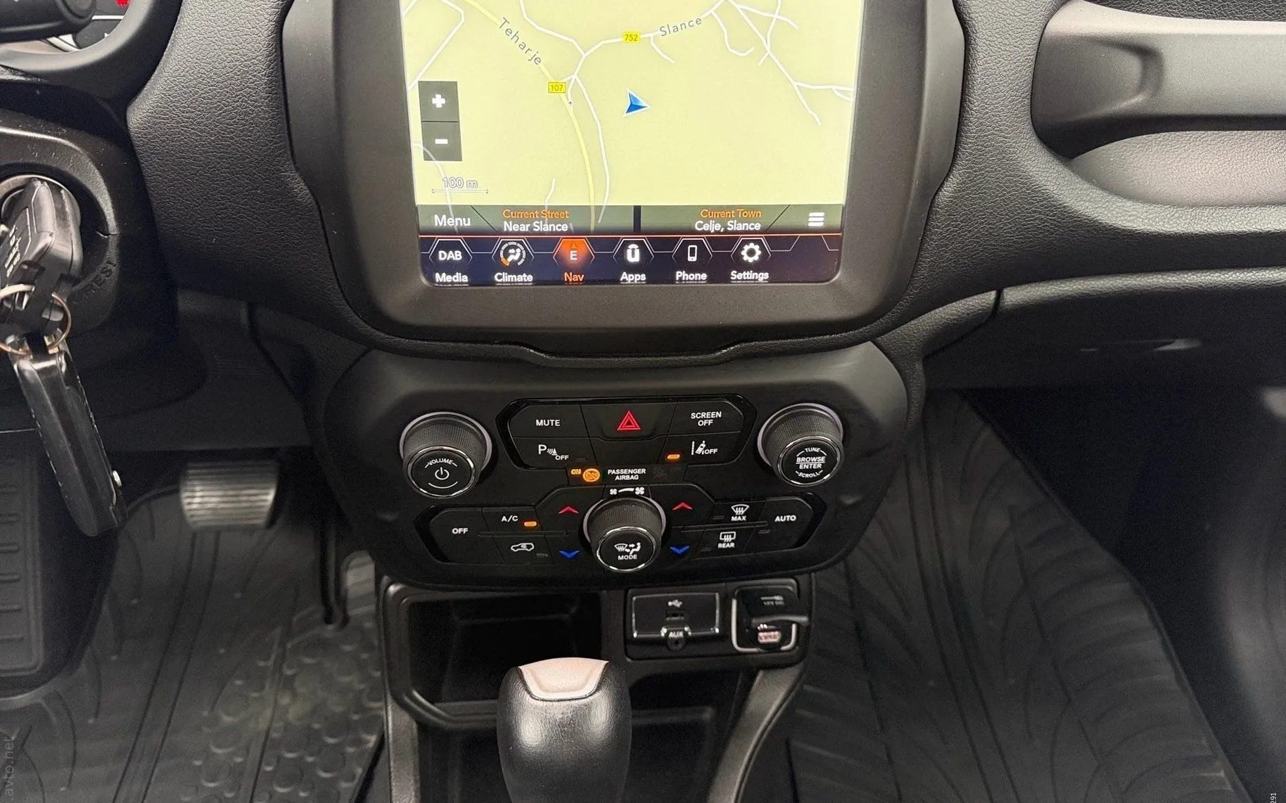 Notranja slika - Jeep Renegade - 1.6 MultiJet Limited TCT-LED-Tempomat-Vlečna klj.. - 9
