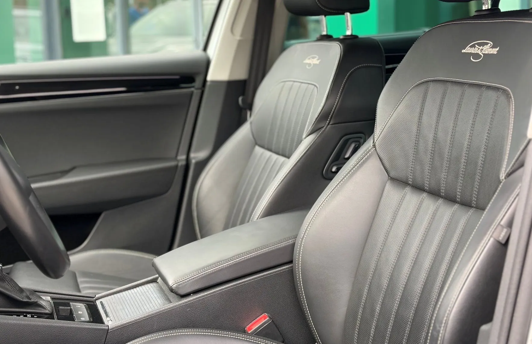 Zunanja slika - Škoda Superb - Combi 4x4 2.0 TDI L K DSG - 3