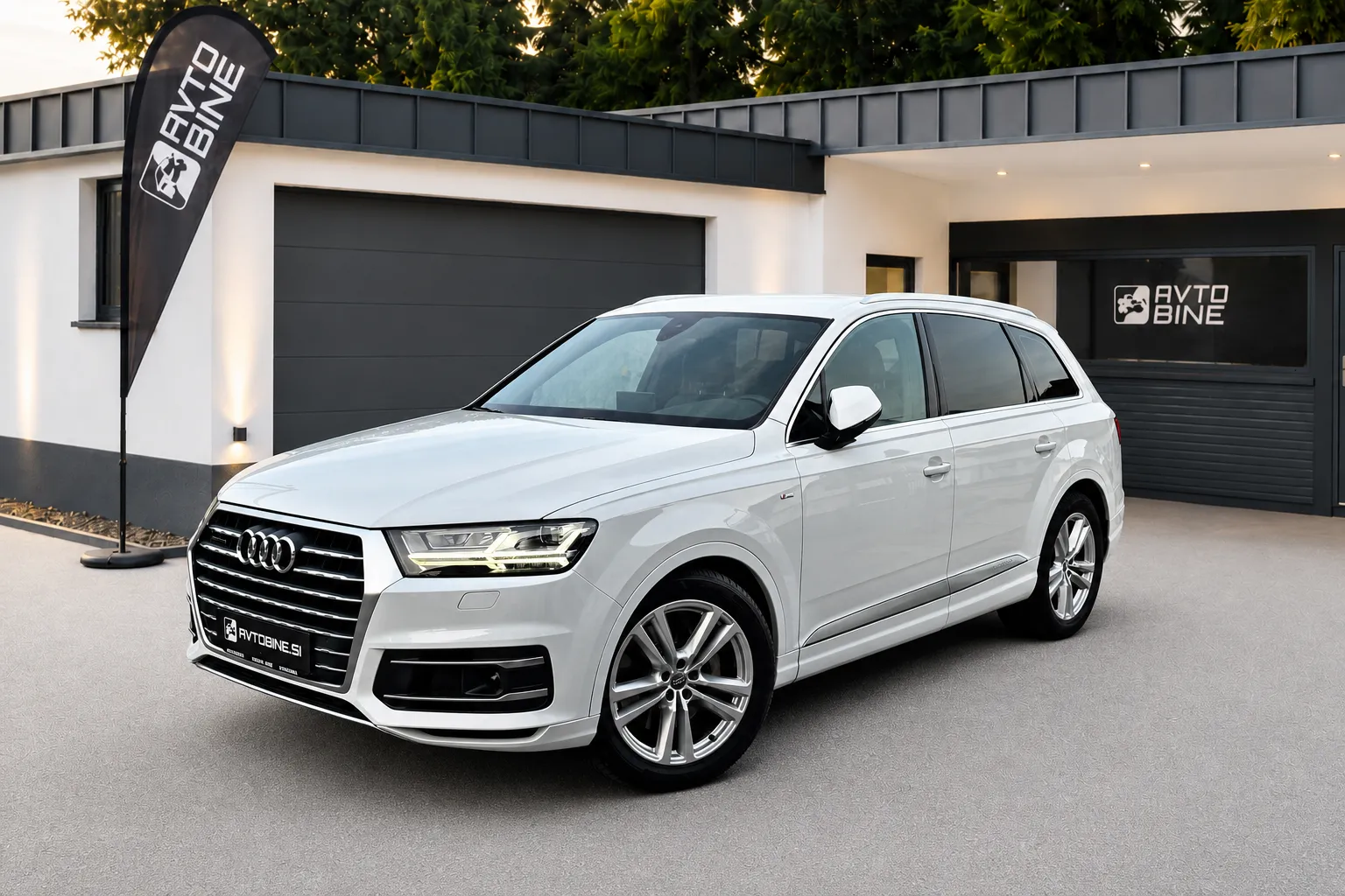 Zunanja slika - Audi Q7 - 3.0TDI•QUATTRO•S LINE•ZRAČNO•7SEDEŽEV•21COL... - 3