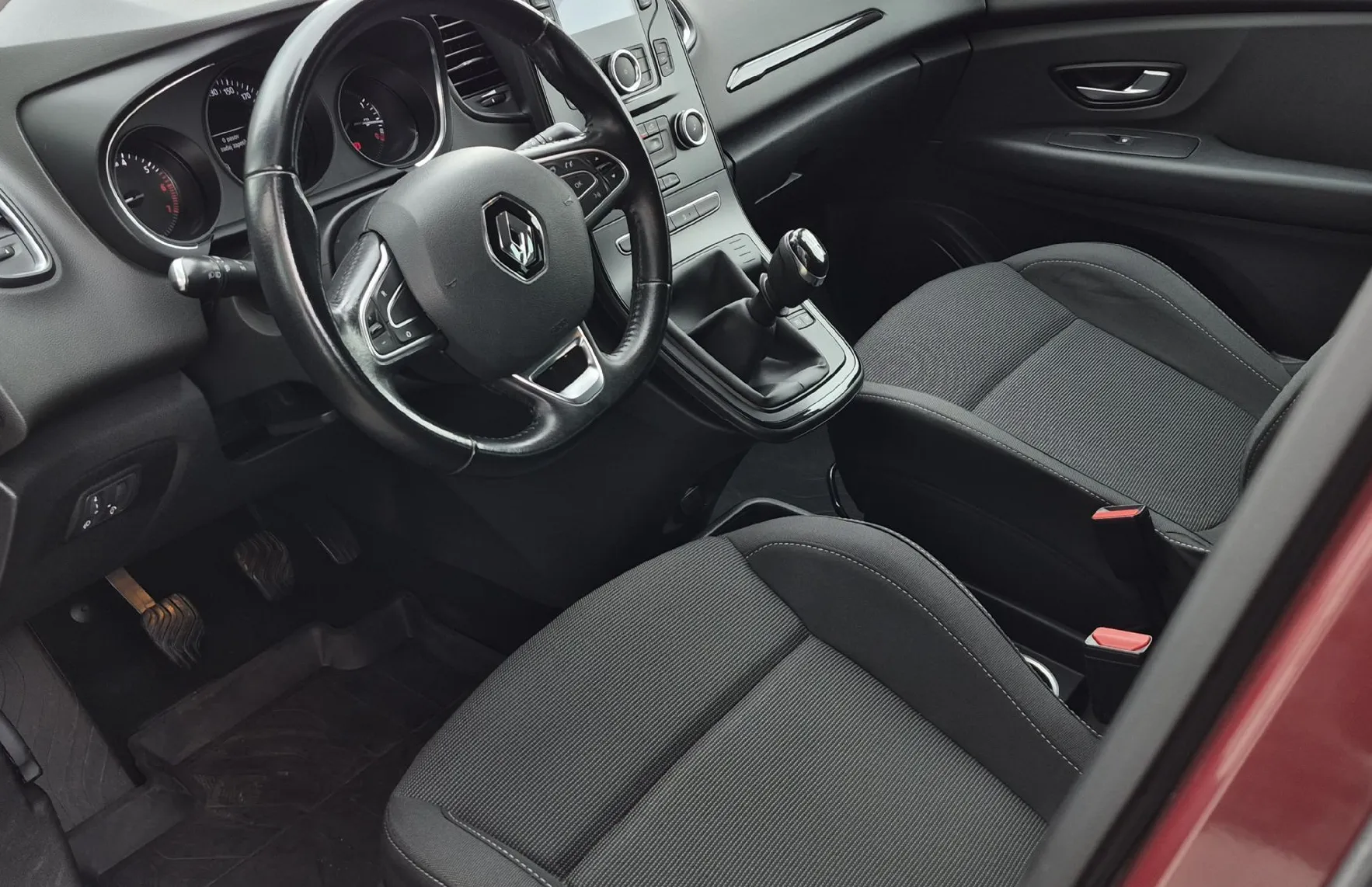 Zunanja slika - Renault Scénic - Grand Scenic Grand  TCe 115 Energy Zen - 8