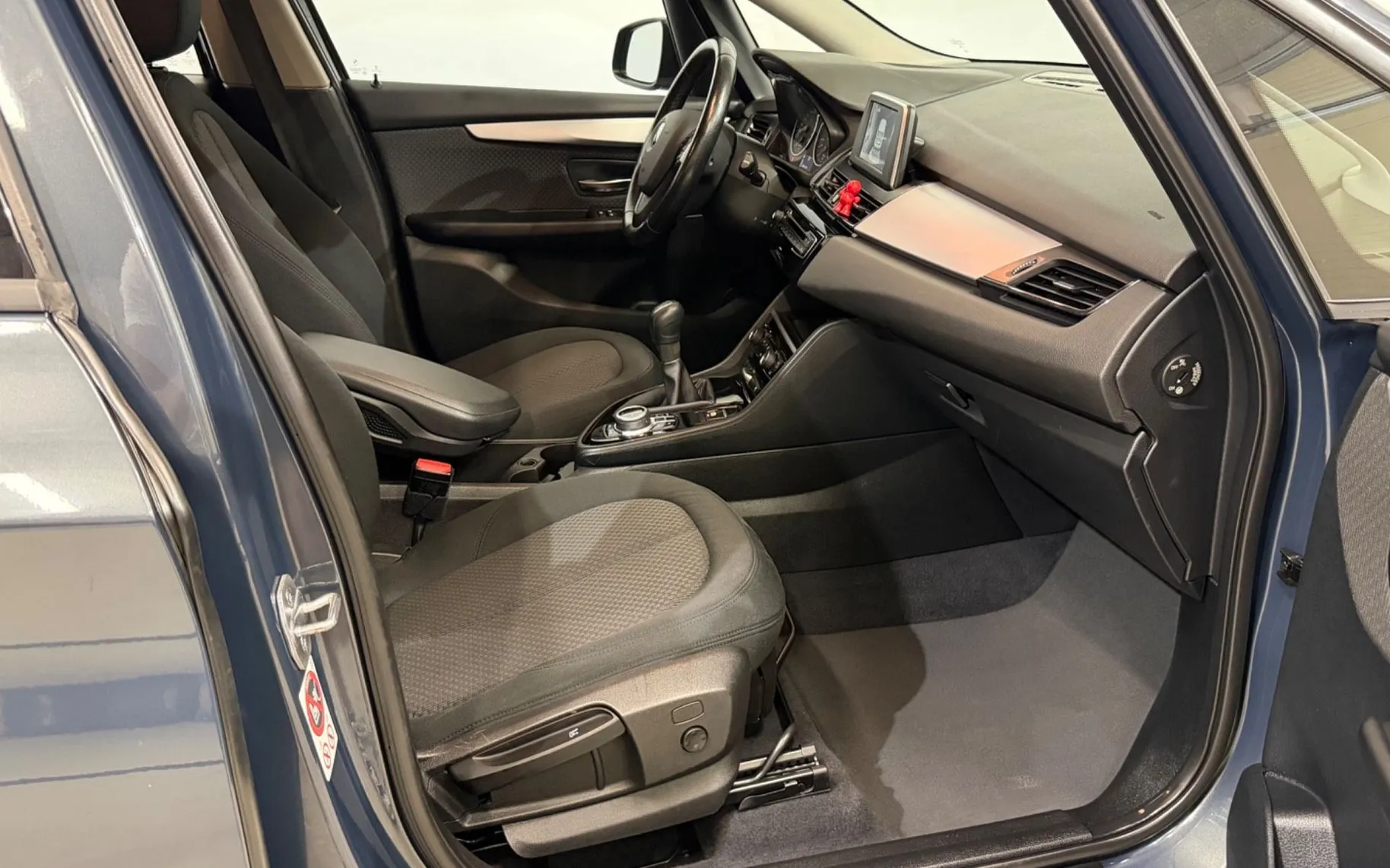 Notranja slika - BMW serija 2 Active Tourer: - 216d-TEMPOMAT-NAVIGACIJA-PDC-LED-ALU... - 17