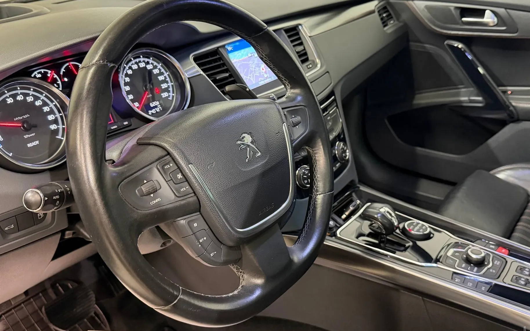 Notranja slika - Peugeot 508 - RXH Hybrid4 2.0 HDi-4X4-BI-XENON-NAVI-PDC-F1-TEMPO - 10