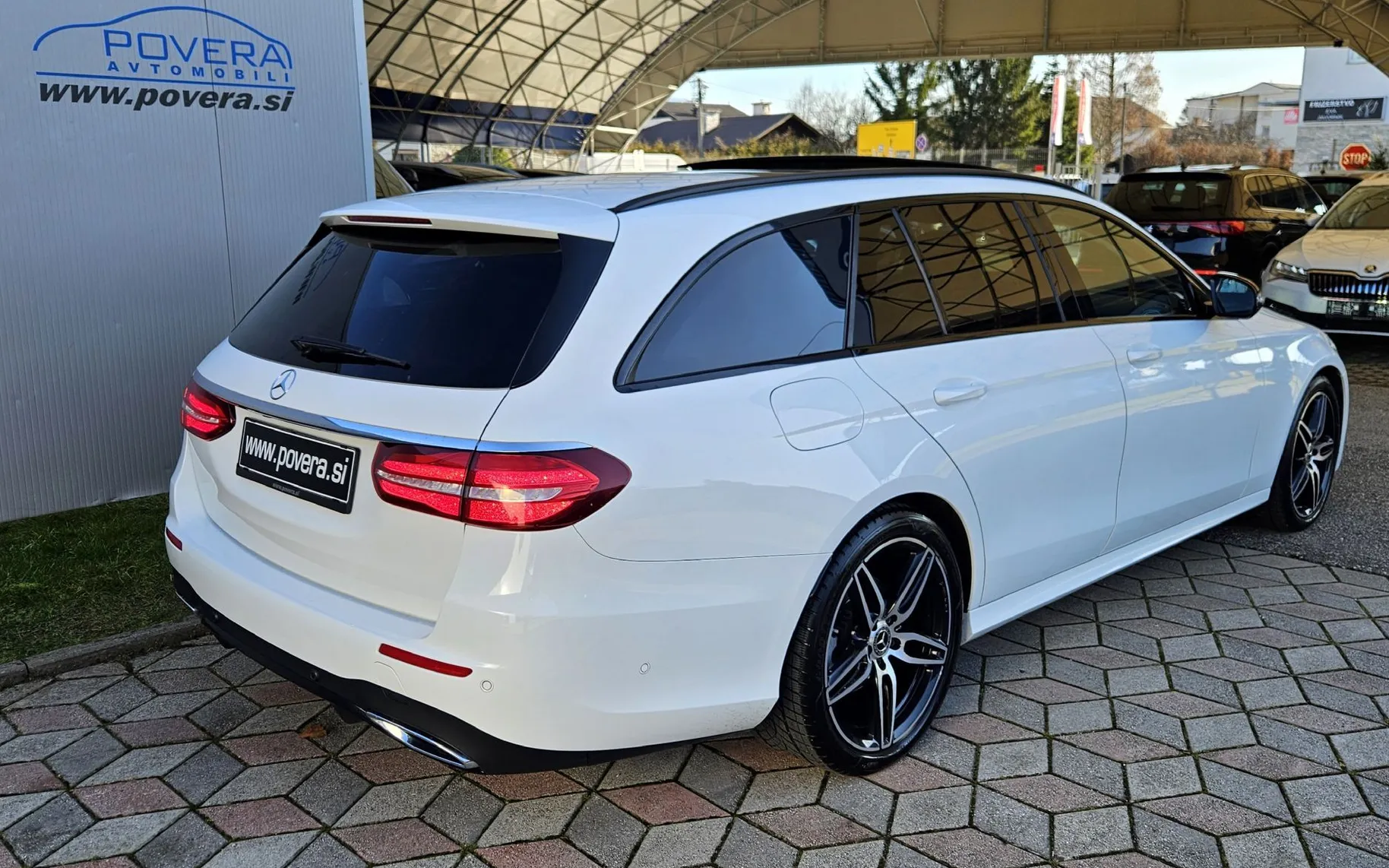 Zunanja slika - Mercedes-Benz E-Razred - E 220 d AMG line+ACC+PANO+MULTIBEAM+USNJE+PRIKLOP+ - 6