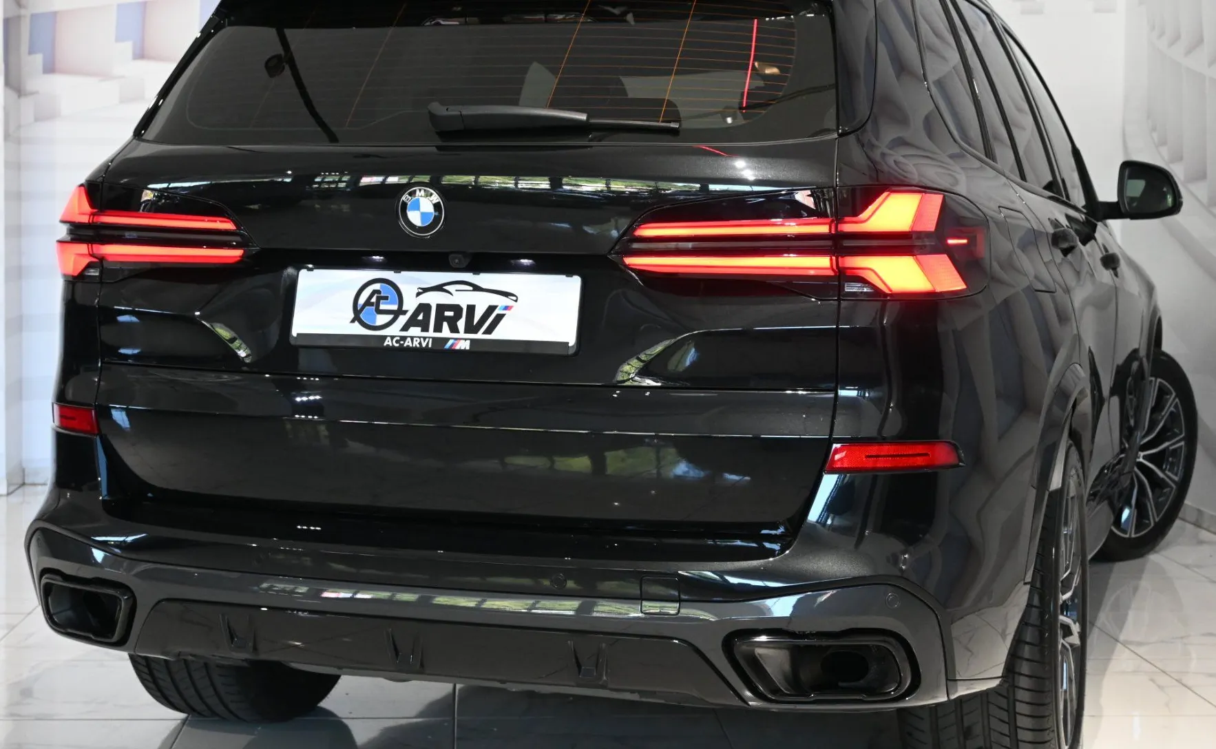 Zunanja slika - BMW X5 - serija : xDrive30d-M.SPORT-KLJUKA-PANO-WEBASTO-KEYLESS - 4