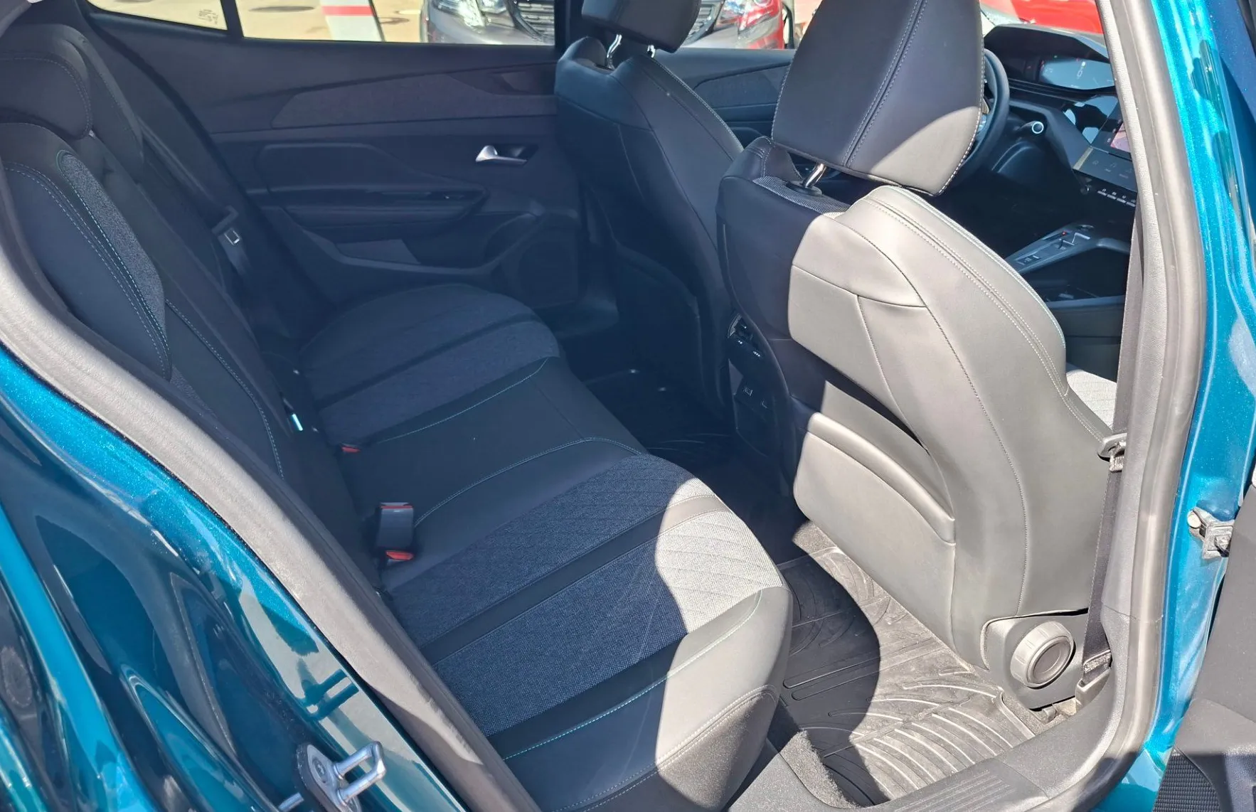 Zunanja slika - Peugeot 408 - ALLURE 1.2 PURETECH 130 EAT8 - 8