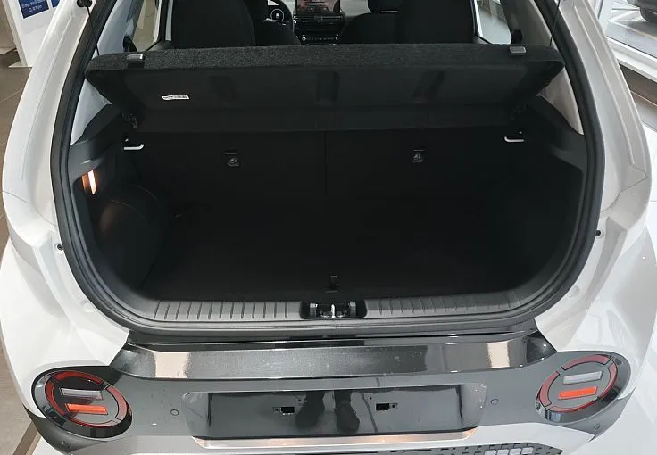 Zunanja slika - Hyundai Inster - 42 KWH TREND-GRETJE SEDEŽEV-APPLE-DAB-KAMERA-VIDEO - 6