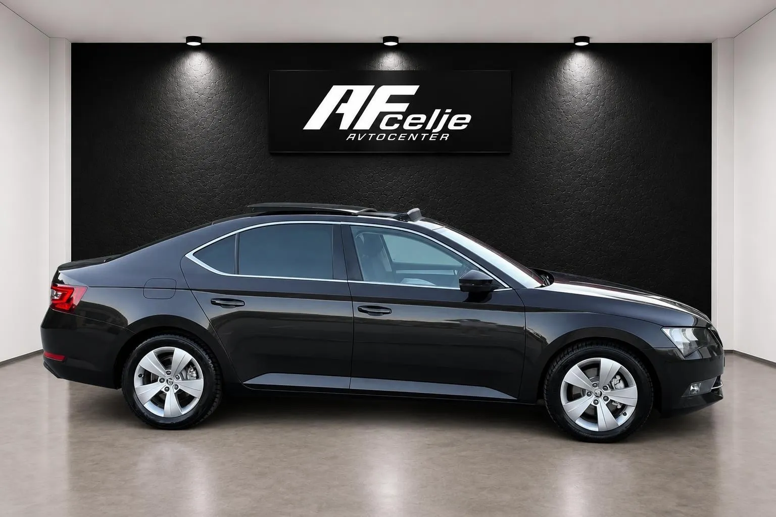 Zunanja slika - Škoda Superb - 2.0 TDI-PANORAMA-ACC-LIZING ZA TUJCE-PDC- - 4