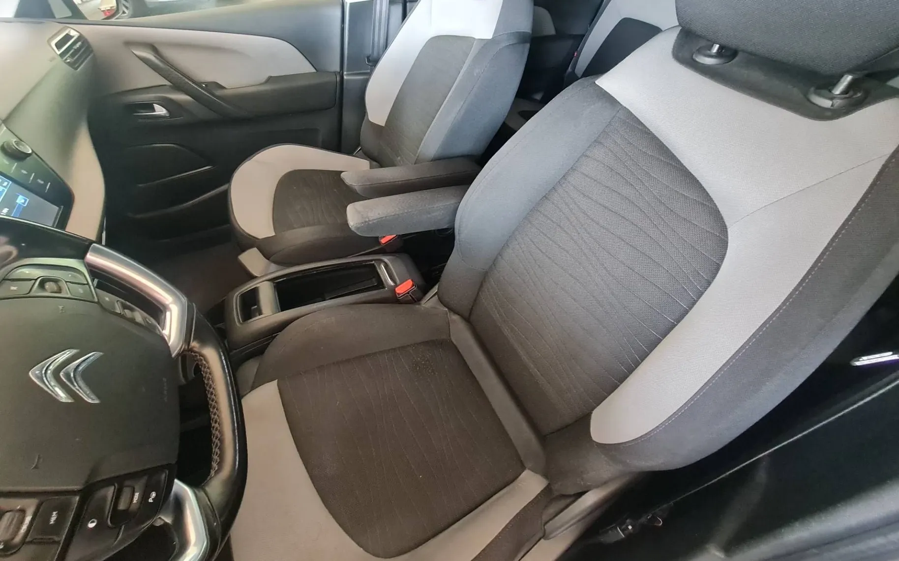 Notranja slika - Citroën C4 Grand Picasso - 1.6 BlueHDi Exclusive Avt.7 sedežev•Kamera•Navig - 9