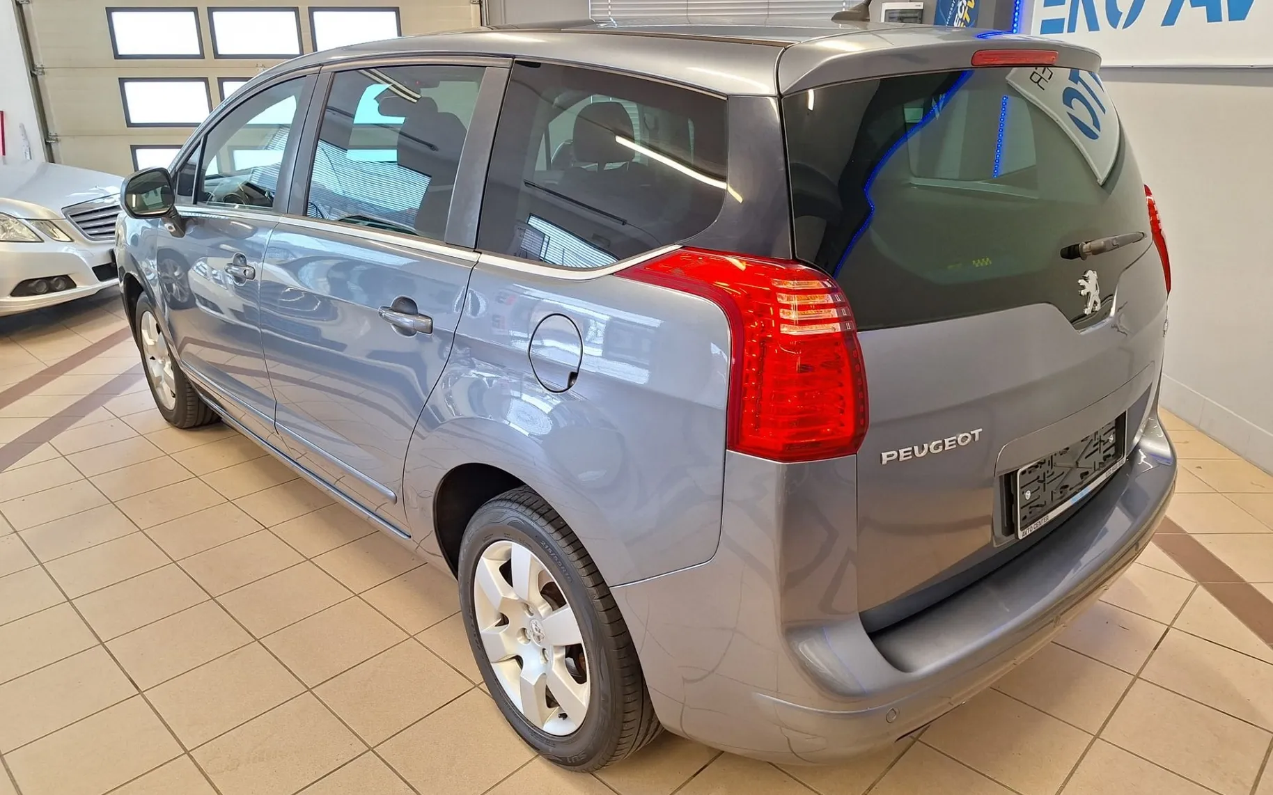 Zunanja slika - Peugeot 5008 - 1.6 16v 120 FAMILY-PANORAMA-SLO-SAMO 159000KM-... - 4