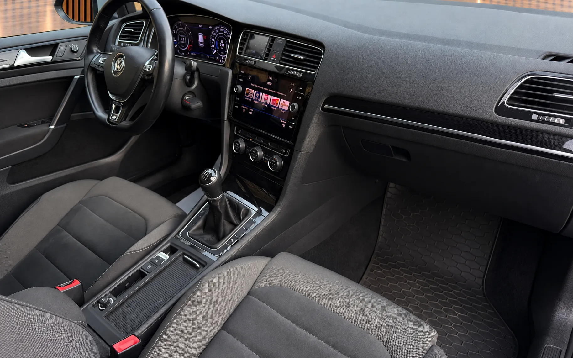 Notranja slika - Volkswagen Golf - 1.4 TSI STAGE3|280hp|Milltek|SLO|Kam|Virtual|Perla - 9