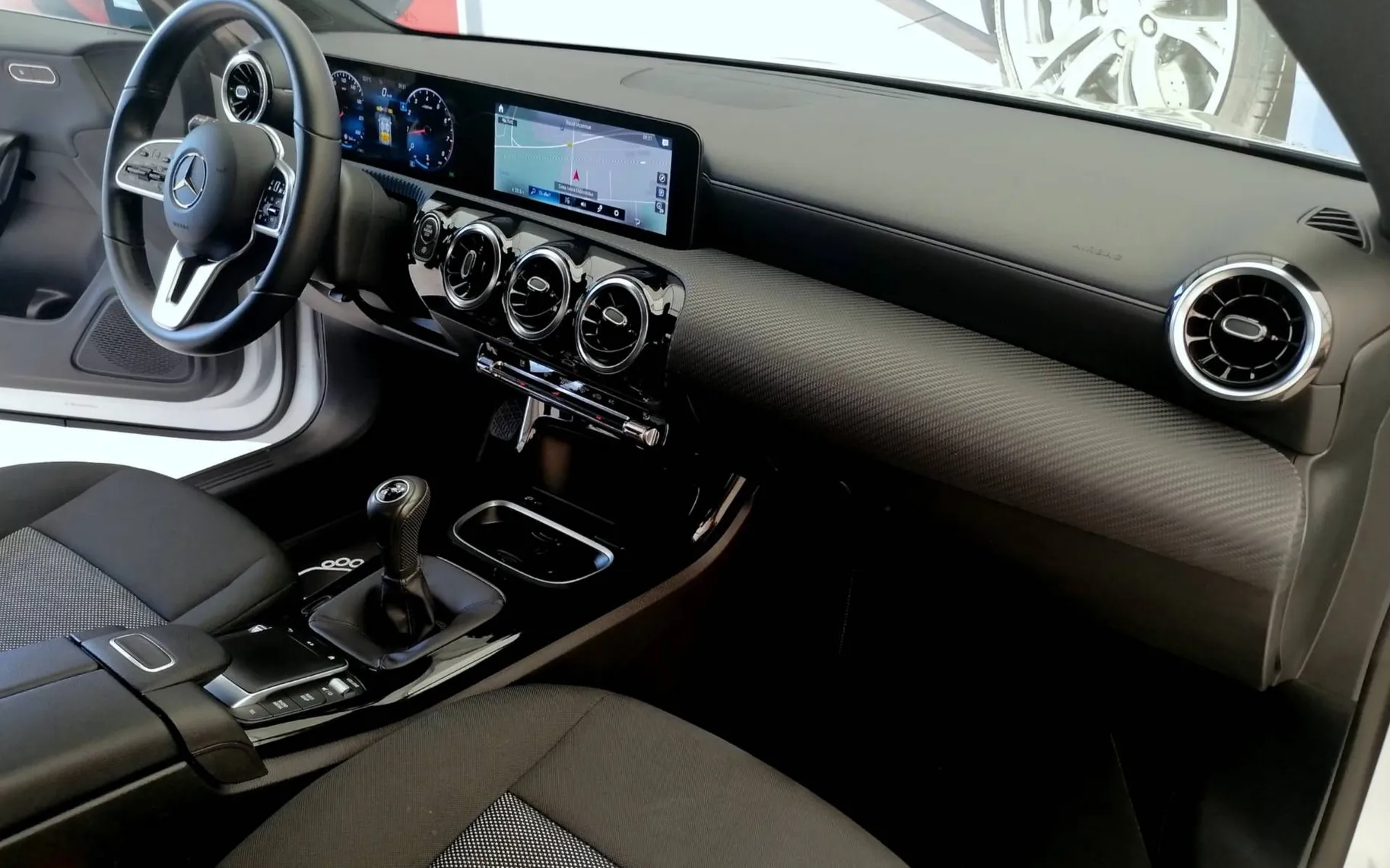 Notranja slika - Mercedes-Benz CLA Shooting Brake - CLA 180 Shooting Brake  LED NAVI KLJUKA 1.LASTNIK - 7
