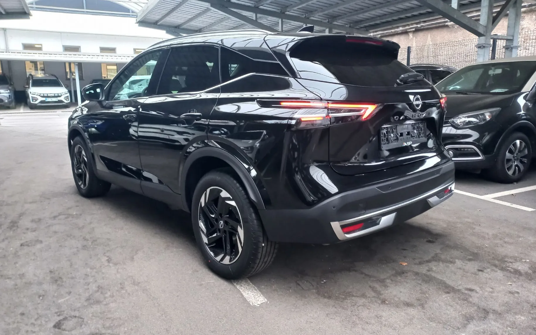Zunanja slika - Nissan Qashqai - 1.3 DIG-T MHEV N-Connecta - 4