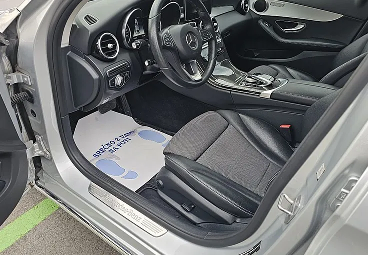 Zunanja slika - Mercedes-Benz C-Razred - C 2.2d AVANTGARDE|FuLED|Usnje|kamera|NAVI|Panorama - 7