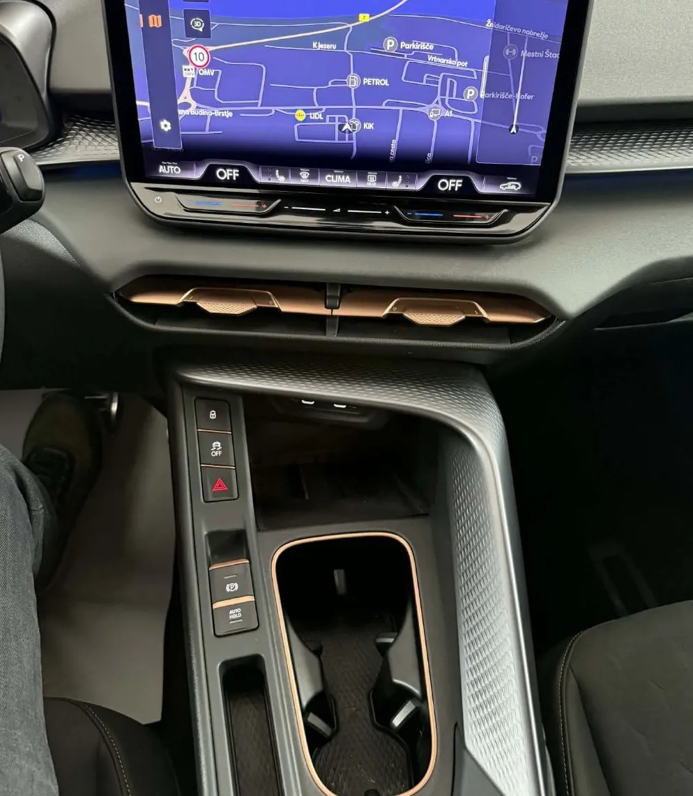 Zunanja slika - Cupra Terramar - 1.5 eTSI DSG.NEMŠKI.KAMERA.LED.NAVI.ACC.GRE.SED - 18