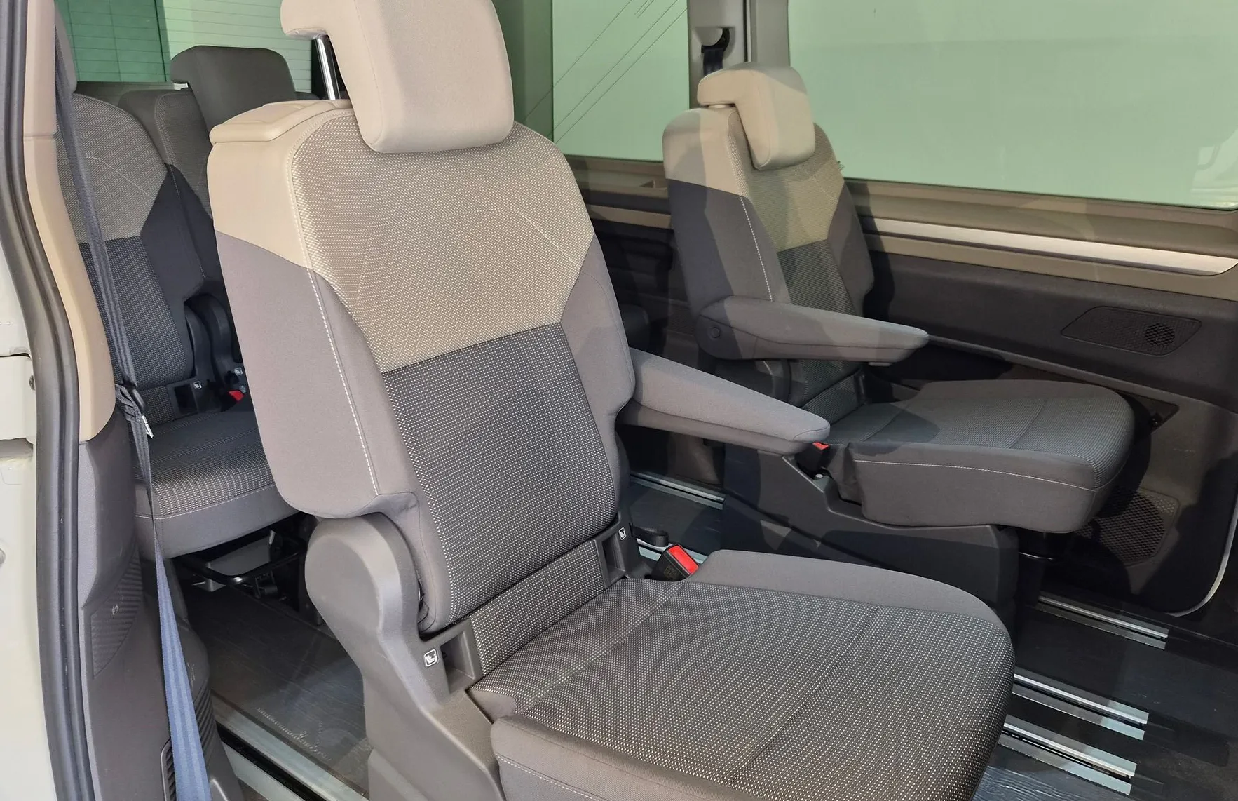 Zunanja slika - VW Multivan - T7 2.0 TDI REZERVIRANO|LED|ACC|MRTVI KOT|VIRTUAL - 9