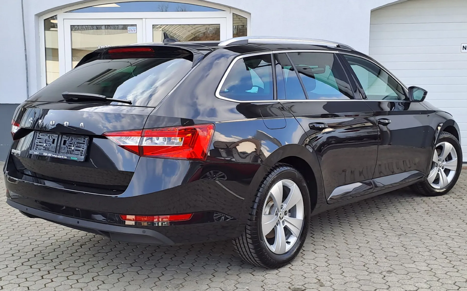 Zunanja slika - Škoda Superb - 1.5 TSI Ambition Combi 110 kW - 3