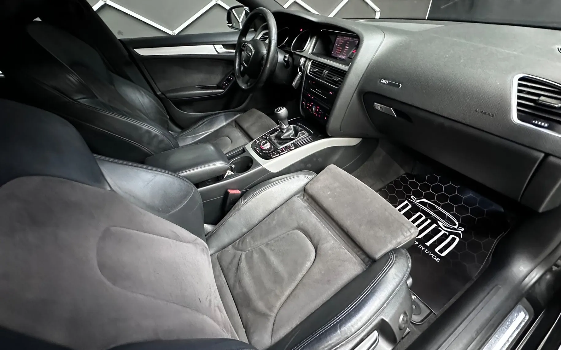 Notranja slika - Audi A5 Sportback - 2.7 TDI S LINE - 10