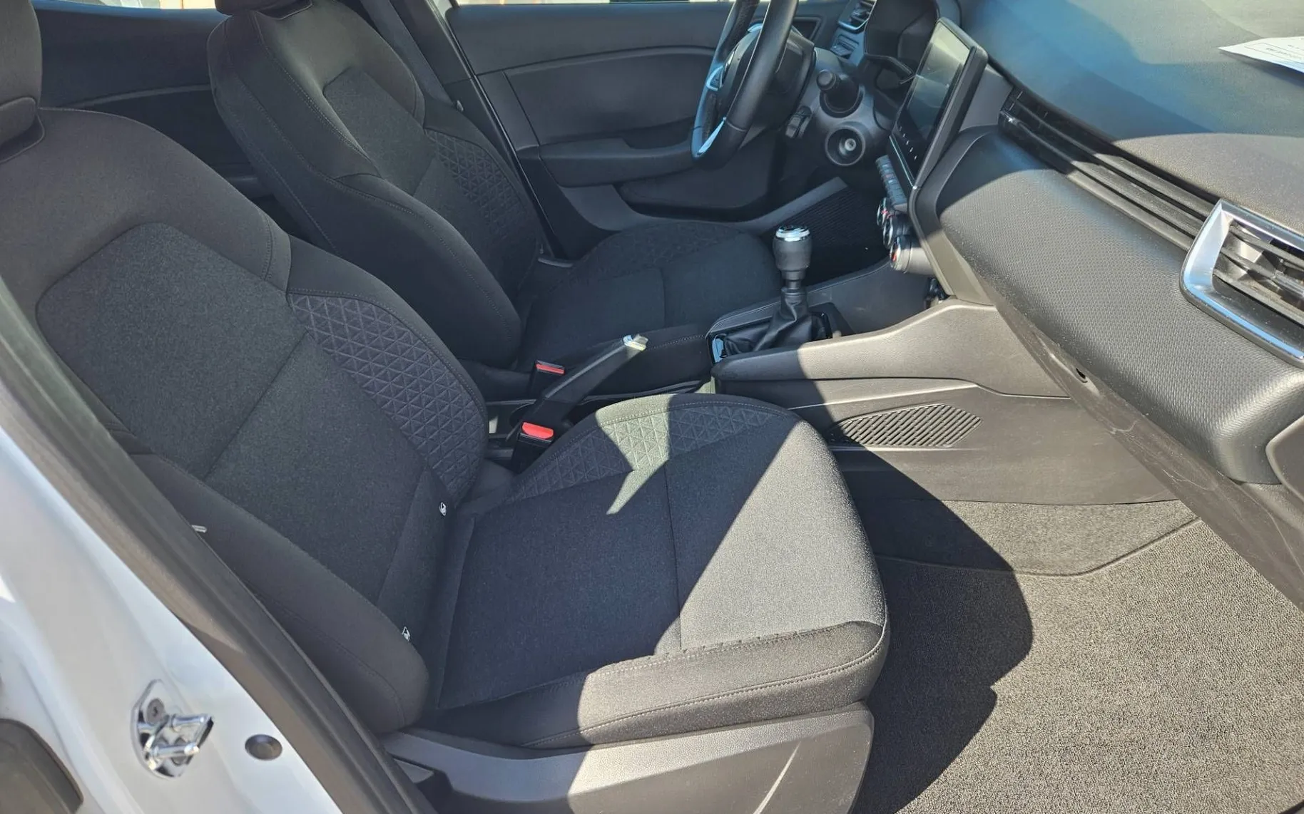 Notranja slika - Renault Clio - Blue dCi 100   1.LASTNIK SLO LED  LANE DAB... - 10