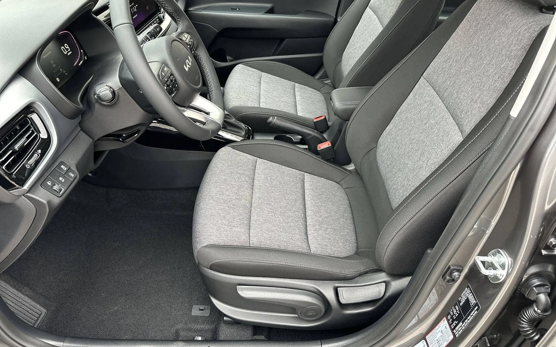 Notranja slika - KIA Stonic - 1.0 T-GDi LX Urban+ ISG DCT - 10