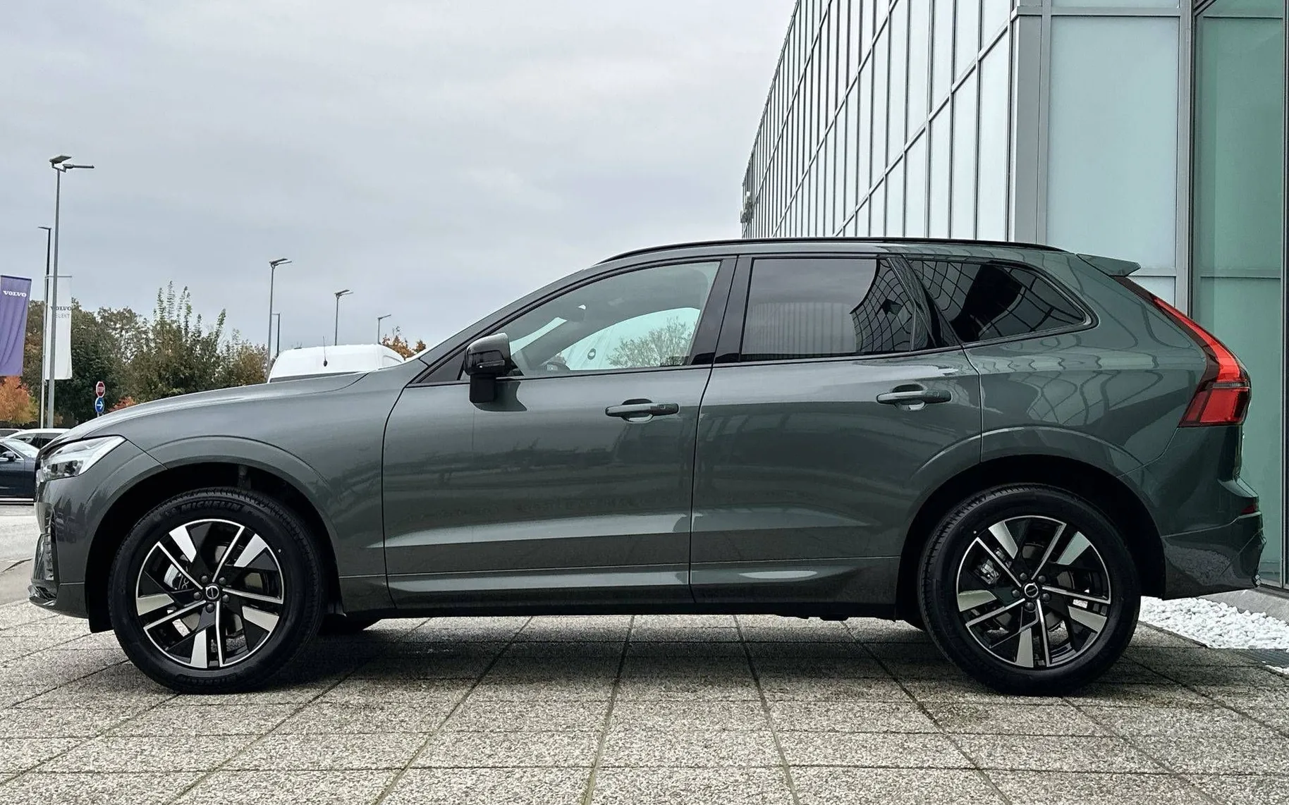 Notranja slika - Volvo XC60 - B5  P  AWD Plus Dark... - 8