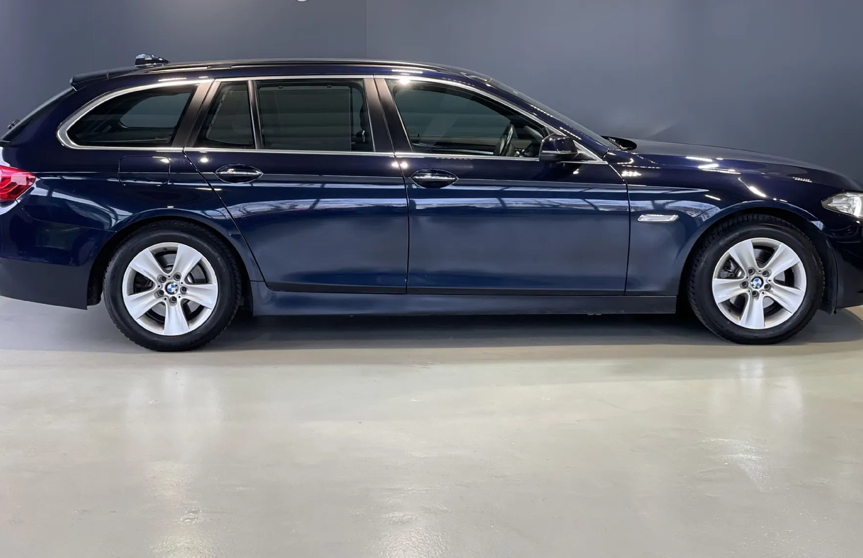 Zunanja slika - BMW Serija 5 - Touring: NAVIGACIJA-TEMPOMAT-PARK SENZORJI-LED-GRETJE SE - 4