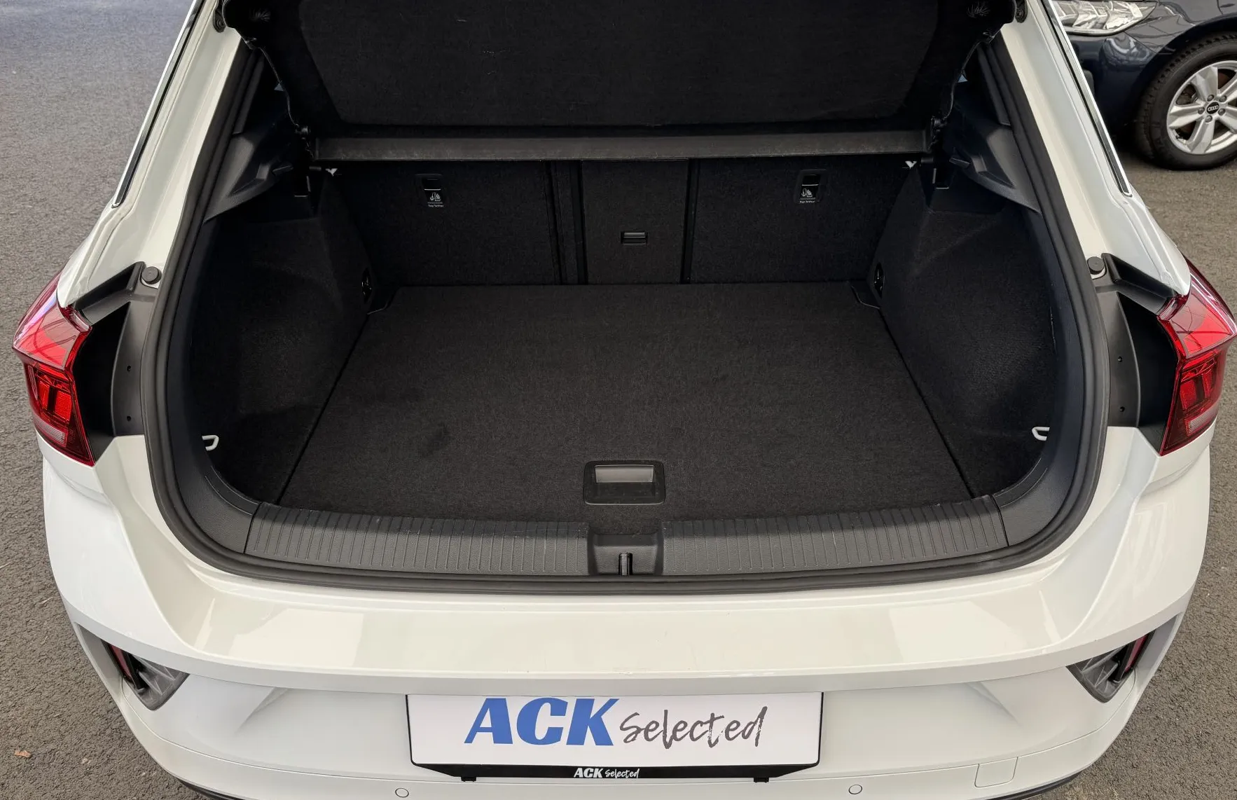 Zunanja slika - Volkswagen T-Roc - R-Line 1.0TSI BMT LED PLUS-KAMERA-NAVI-OGR SEDEŽA - 12