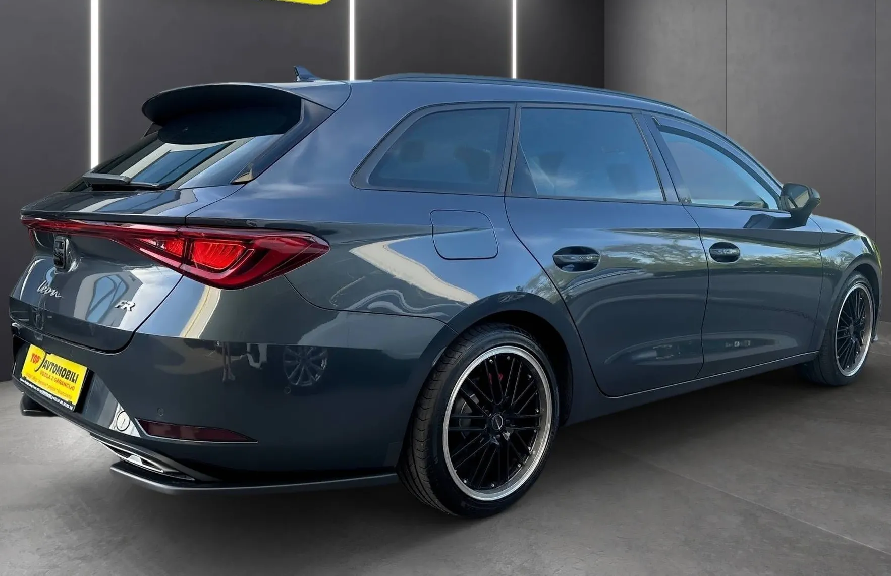 Zunanja slika - Seat Leon - ST 2.0 TDI FR LED ACC NAVI LINE ASIST VIRTUAL TOP - 9