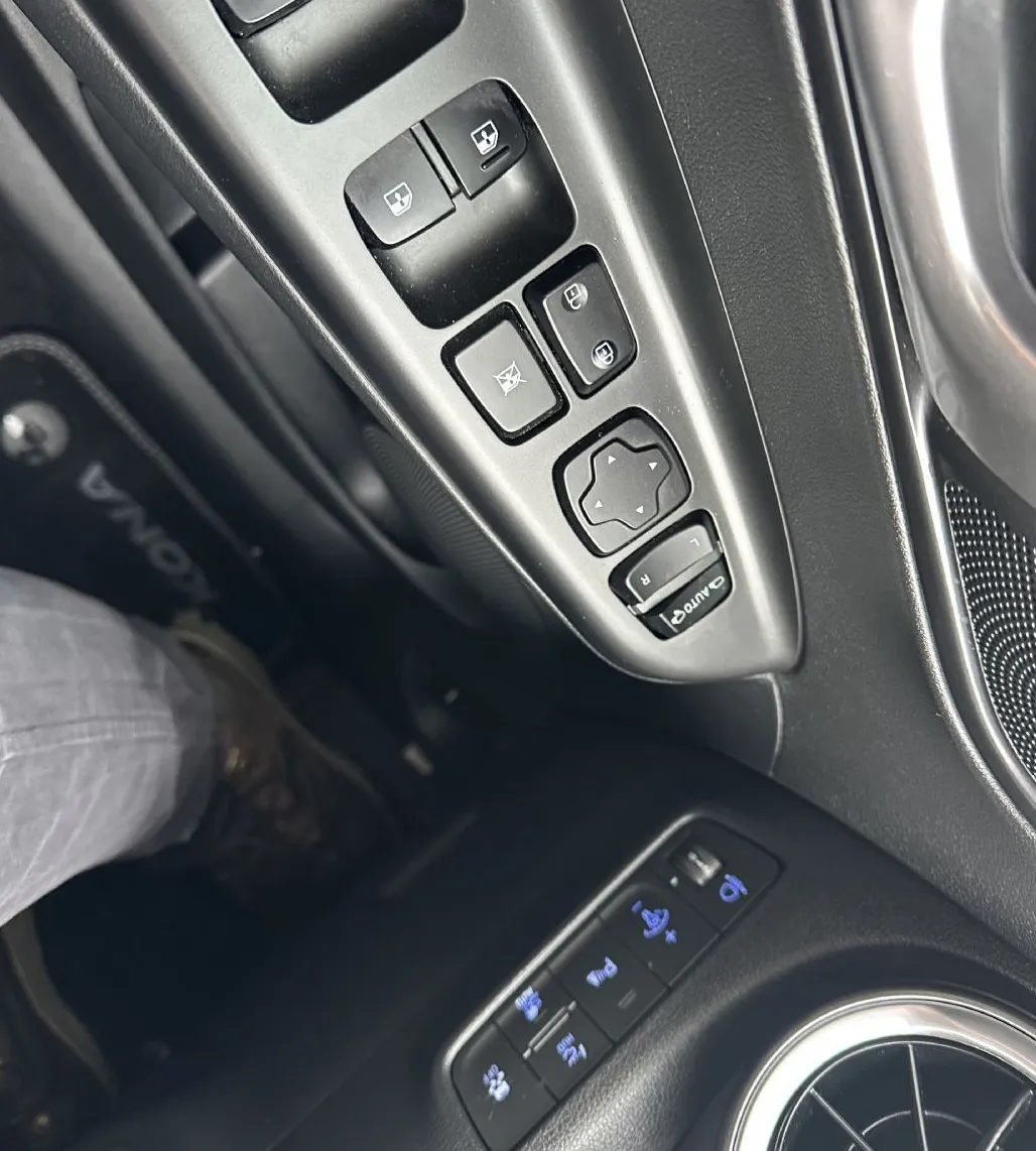 Notranja slika - Hyundai Kona - 64 KWh Style+4ALU.LED.KAMERA.NAVI.ACC.KLJUKA.TOP - 10