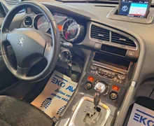 Notranja slika - Peugeot 3008 - ACTIVE 1.6 BlueHDi 120 avtomatik KREDIT BREZ POL - 11 - Predogledna slika