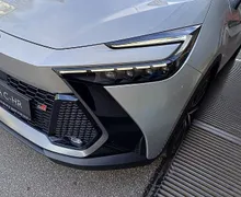 Zunanja slika - Toyota C-HR - 2.0 hibrid  HEV  GR SPORT PREMIERE - 6 - Predogledna slika