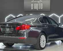 Notranja slika - BMW serija 5: - 525d VIRTUAL+HUD+V.NAVI+MEMORY+MRTVI KOT+ACC+L.AS - 8 - Predogledna slika