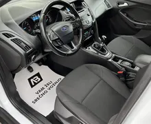 Notranja slika - Ford Focus - 1.LAST+SLO+PDC+TEMP+ALU+LEANPAY - 9 - Predogledna slika