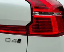 Notranja slika - Volvo XC60 - D4-4X4-AUT-PANORAMA-FUL LED-LIZING ZA TUJCE- - 9 - Predogledna slika