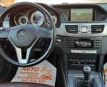 Notranja slika - Mercedes-Benz E-Razred - E 200-LED-ŠIBEDAH-NAVI-USNJE-GRETJE SED-PDC... - 10 - Predogledna slika