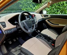 Notranja slika - Hyundai i20 - 1,4 Premium - 4 - Predogledna slika