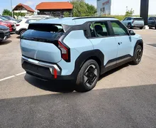 Zunanja slika - KIA EV3 - 58.3 kWh baterija. 150 kW  204 KM  SKAY - 3 - Predogledna slika