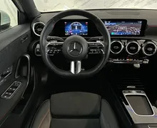 Notranja slika - Mercedes-Benz A-Razred - 200 AMG Line |Kamera|Navi|Gretje|SLO|1.Lastnik| - 9 - Predogledna slika