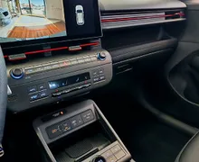 Zunanja slika - Hyundai Kona - 65kWh PREMIUM NLINE-AKT.T-TOP.ČR-AMBIENT-LED-VIDEO - 11 - Predogledna slika