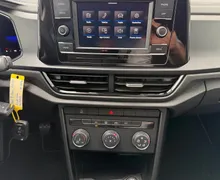 Notranja slika - Volkswagen T-Roc - 1.0 TSI BMT Life-LED-16 COL Alu-AppConnect.... - 9 - Predogledna slika